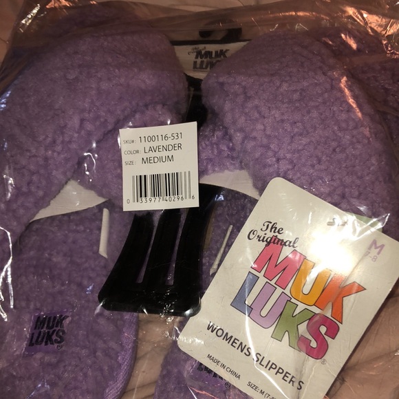 ⬇️🎉 SALE BNIP Muk Luks Criss Cross Slippers - Picture 6 of 6